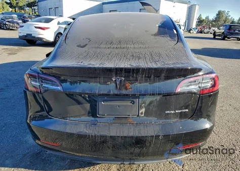 2021 Tesla Model 3 z USA, uszkodzony, nr VIN 5YJ3E1EBXMF901883